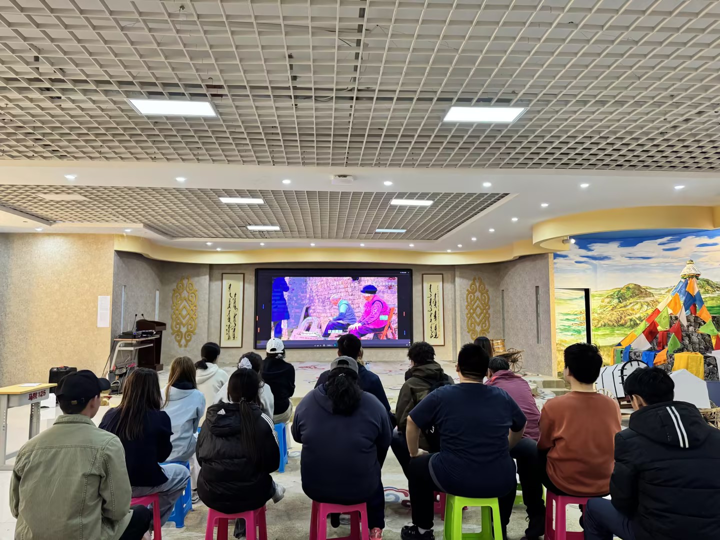 公司举办“观影学劳模”与“以棋会友” 两场特色活动